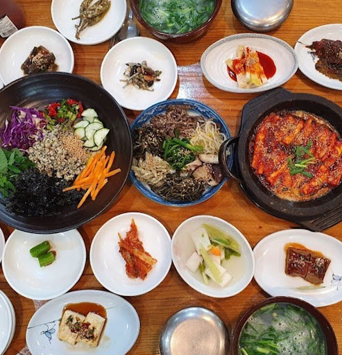 건강하고 맛있는 식사를 위해 '쉬어가기좋은날식당'에서 하동재첩회덮밥